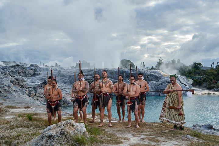 Tour privato da Auckland a Rotorua incl. Valle di Te Puia e Haka