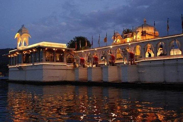 Sunset Boat Ride On Lake Pichola In Udaipur