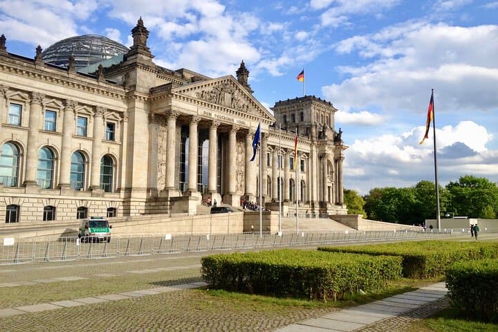 Private Taxi Tour of Berlin East and West and Neighbourhood approx. 4-6h