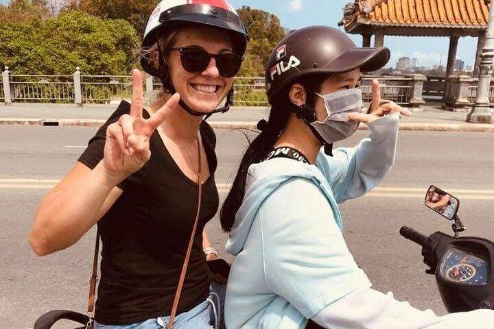Hue privétour met lokale student per motor