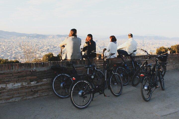 Private Barcelona Bike Tour, Gaudi's Art and Medieval Districts with Local Guide