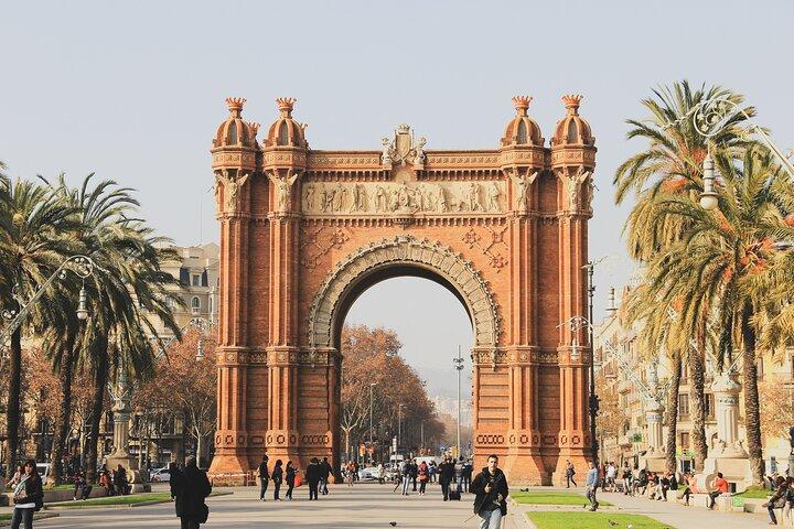 Private Barcelona Bike Tour, Gaudi's Art and Medieval Districts with Local Guide