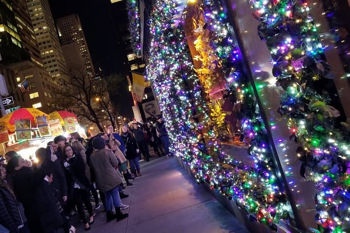Holiday Lights Extravaganza Walking Tour