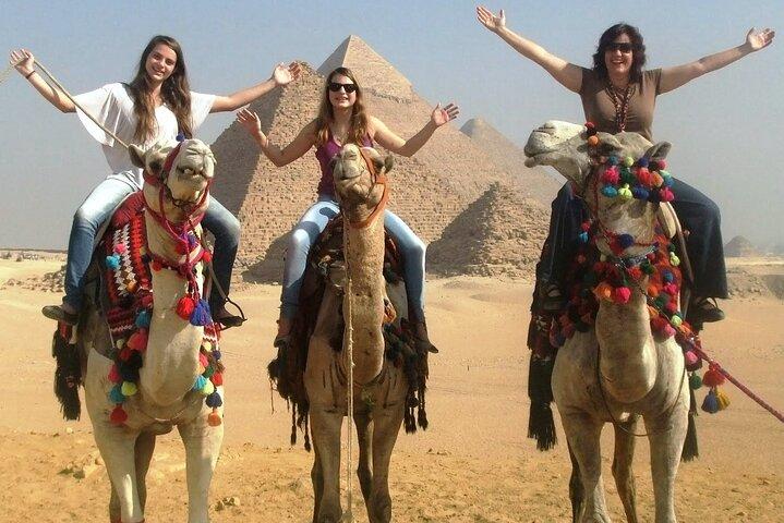 Excursion d'une demi-journée aux pyramides de Gizeh avec balade à dos de chameau et déjeuner