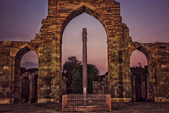 Explore Qutub Minar & Mehrauli Archaelogical Park with a Local Storyteller