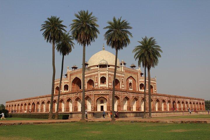 Explore Qutub Minar & Mehrauli Archaelogical Park with a Local Storyteller