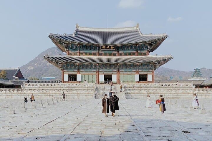 Family Day In Seoul With A Local: Private & Personalized