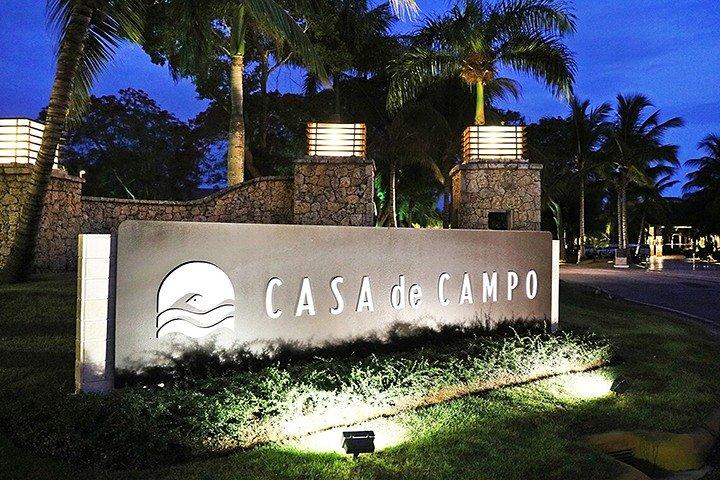 Transfert privé de Punta Cana Inter. De l'aéroport au complexe Casa de Campo