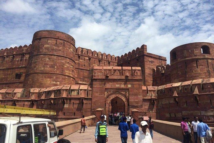 Alba e tramonto del Taj Mahal: tour privato di un giorno intero ad Agra