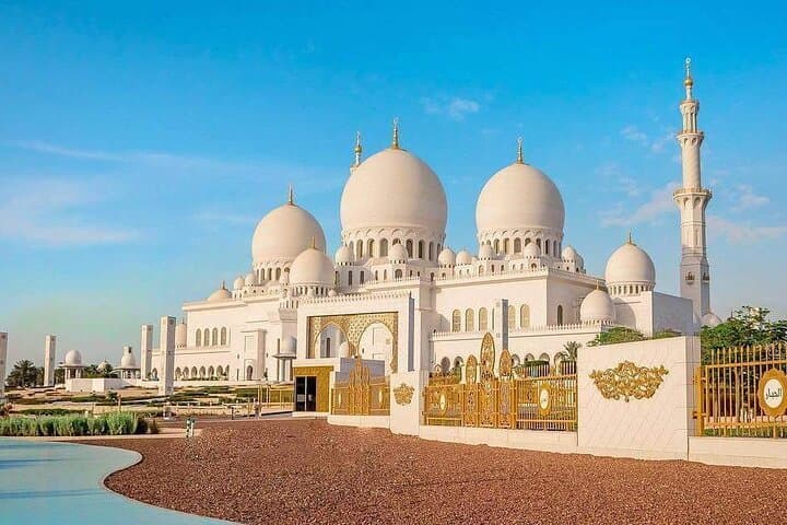 Full-Day Abu Dhabi City Tour with Etihad Tower Entry