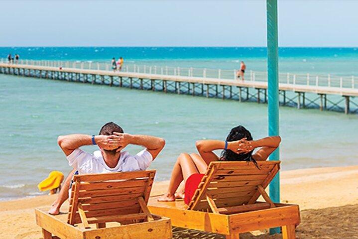 カイロからエルアインソクナ紅海へのプライベート一泊旅行