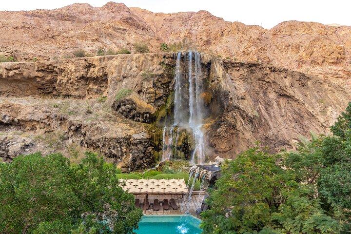 Tour privato di una notte alle cascate Ma'in e alle sorgenti termali da Amman