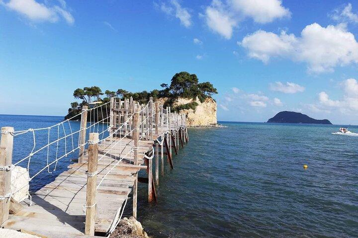 ザキントス島、カメオ洞窟、ケリ洞窟への半日ツアー