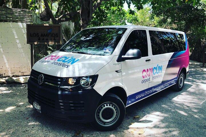 Desde el Aeropuerto de Cancún a la zona hotelera de Cancún (ida y vuelta)