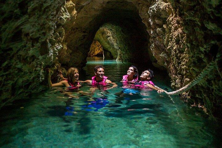 プラヤ・デル・カルメン発Xcaret Plus終日ツアー(ランチ付き)