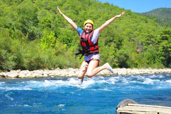 Lado: Aventura de canoagem e rafting no rio Koprucay