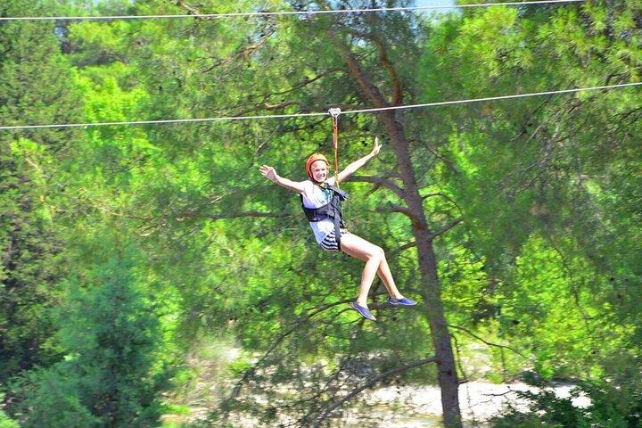 Lado: Aventura de canoagem e rafting no rio Koprucay