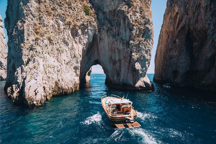 Private Bootstour von Capri aus Sorrento, Positano oder Neapel - Gozzo F.lli Aprea 36