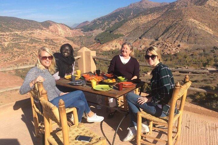 Privater Tagesausflug von Marrakesch nach Anima Garden und Ourika Valley Atlas mtns