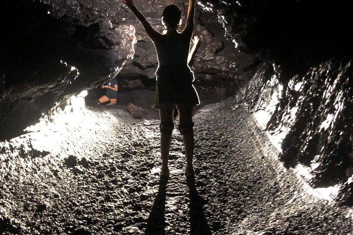 Führung durch die Lavatunnel 2004