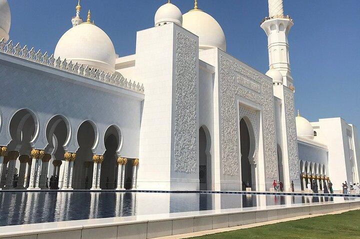 Stadtbesichtigung in Abu Dhabi von Dubai aus