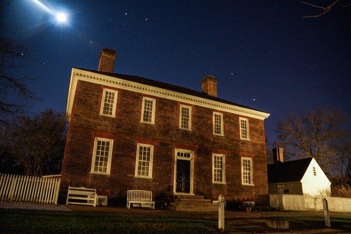 Whispers of Williamsburg Haunted Ghost Tour com opções adicionais