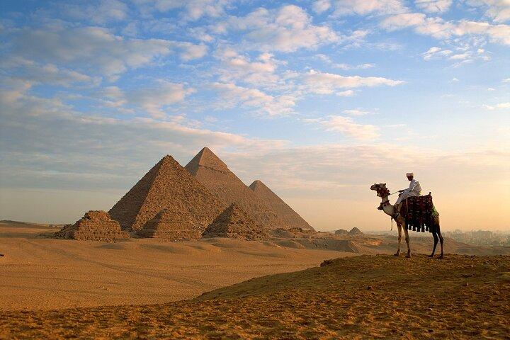 Excursão de dia inteiro a Giza com Camel Ride e Grand Egyptian Museum