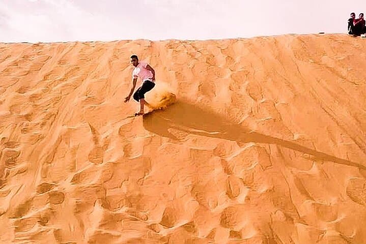 Private Red Dune Desert Safari With BBQ Dinner & Shows