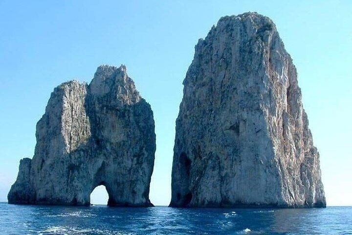 Visite en petit groupe de Salerne à Capri en bateau