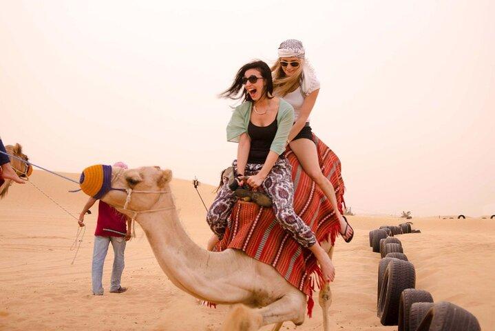 4 uur Dubai Ochtend Privé 4x4 Jeep Rode Woestijn Safari & Kamelenrit