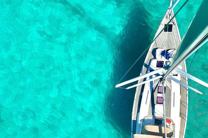 Christmas Cove e Pizza Pi Happy Hour Sail Tour