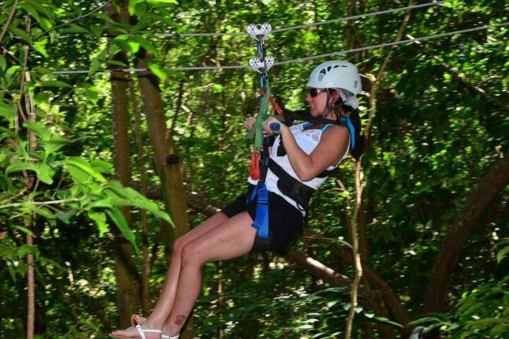 Excursão guiada Zipline Canopy & Dunn's River Falls com entrada de Montego Bay