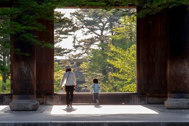 Private Full-Day Kamakura-Enoshima Tour with Bilingual Driver