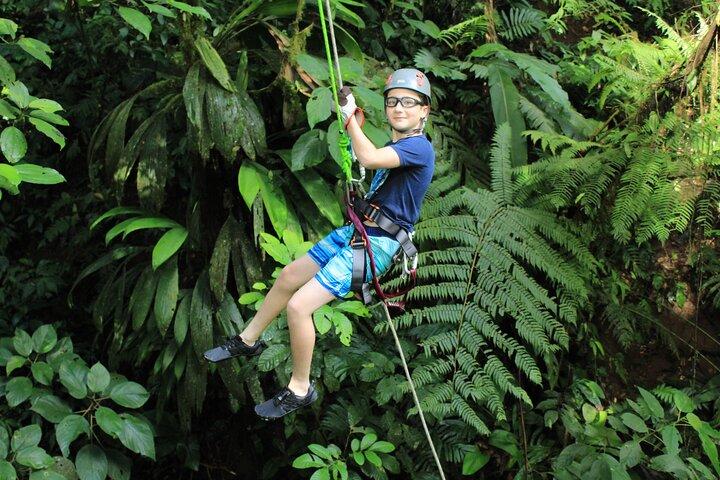 Canyoning i Arenal-vulkanen og rappelling med vandfald fra La Fortuna