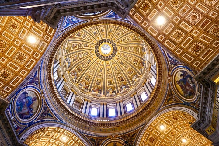Private Tour of St Peter's Basilica with Dome Climb and Grottoes