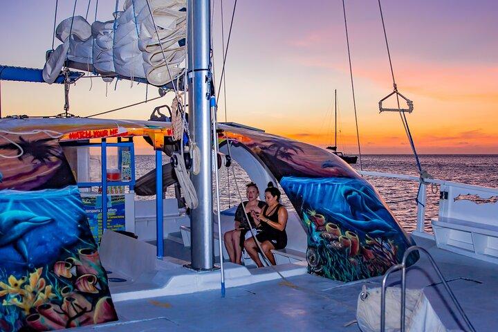 Privé catamaran-avontuurcruise bij zonsondergang met open bar