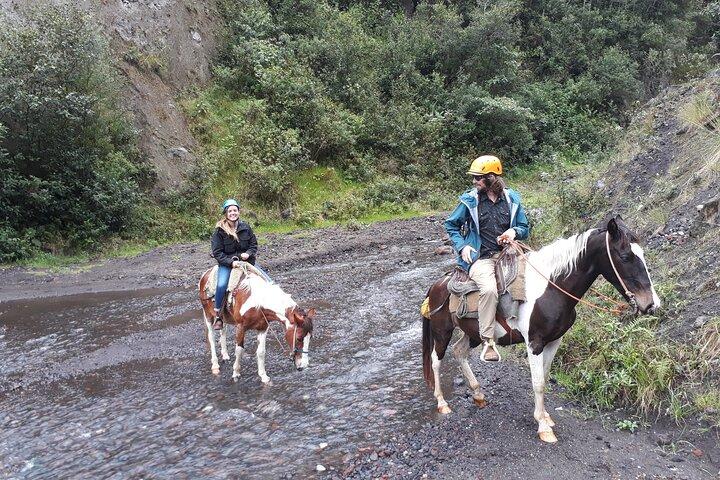 2 Hours Small-Group Horseback Riding Experience in Banos