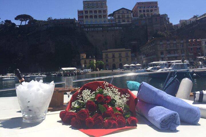 Tour privado en barco desde Sorrento