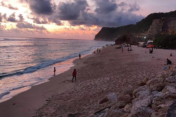 Excursão privada de meio dia à praia e compras em Kuta