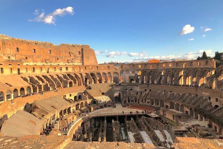 Exclusive Tour Colosseum Arena with Archaeologist & Roman Forum