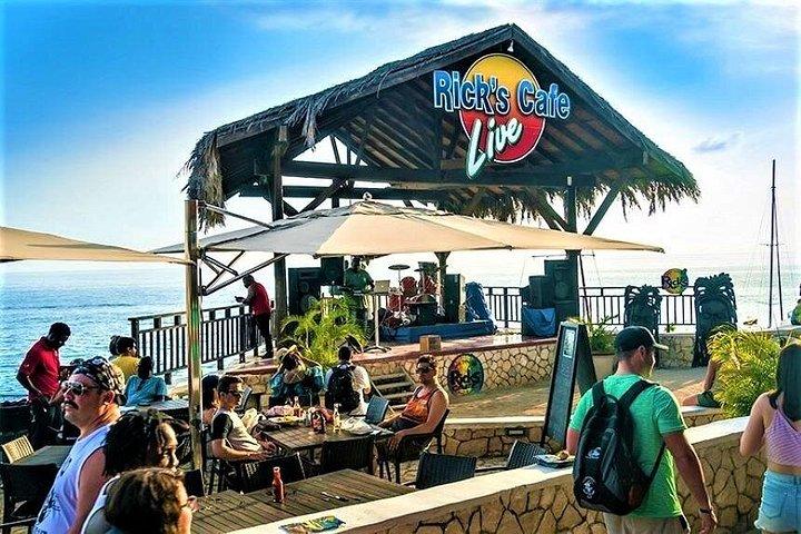 グランドパラディウムからセブンマイルビーチとリックのカフェへのネグリル日帰り旅行