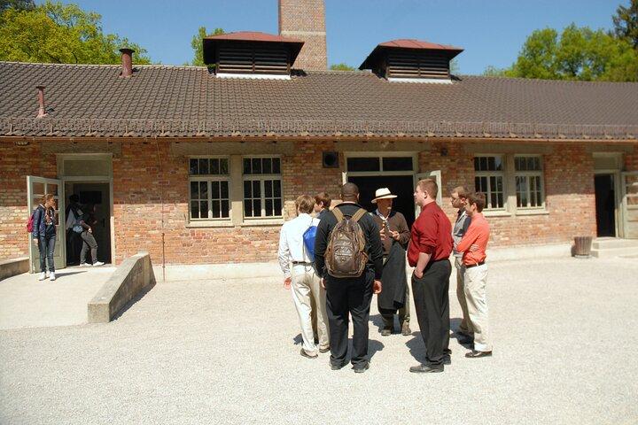 Excursão ao campo de concentração de Dachau em profundidade (tour privado)