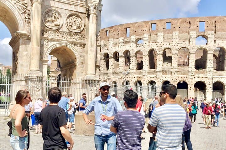 Exclusive Tour Colosseum Arena with Archaeologist & Roman Forum