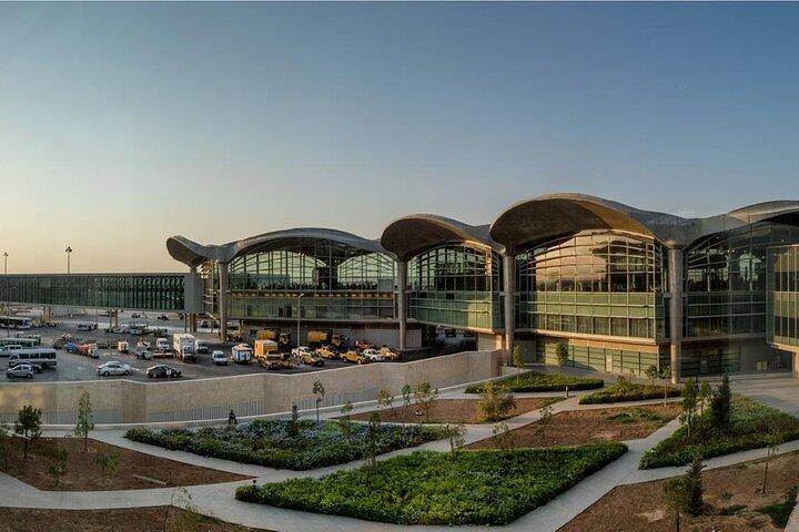Serviço de transfer privado do aeroporto de / para QAIA.