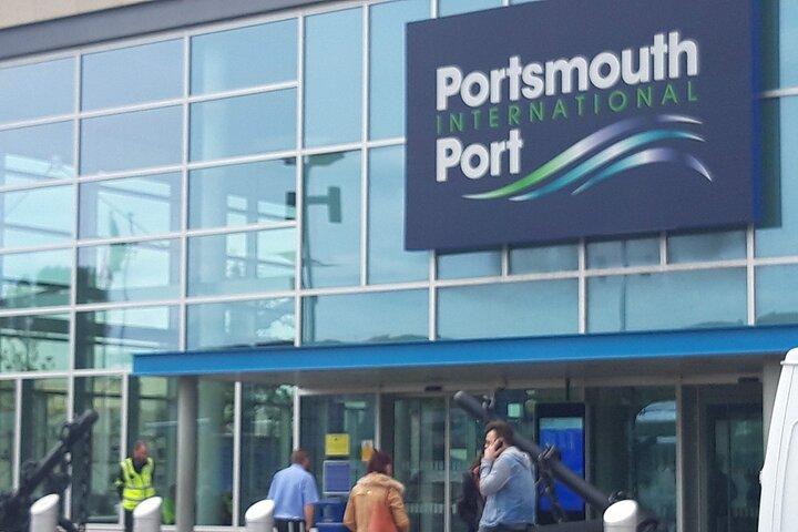 Trasferimento privato di andata e ritorno da Londra o dall'aeroporto LHR al porto di Portsmouth