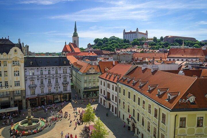 Bratislava Private Walking Tour com um local