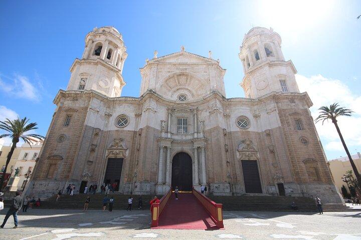 Cádiz Private Walking Tour com um local