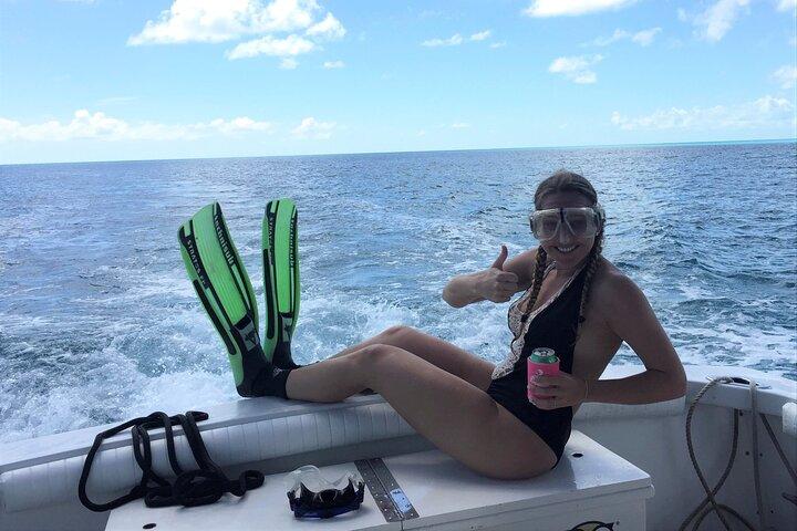 Snorkel privado o pesca desde Nassau - 31ft sentado Bonito