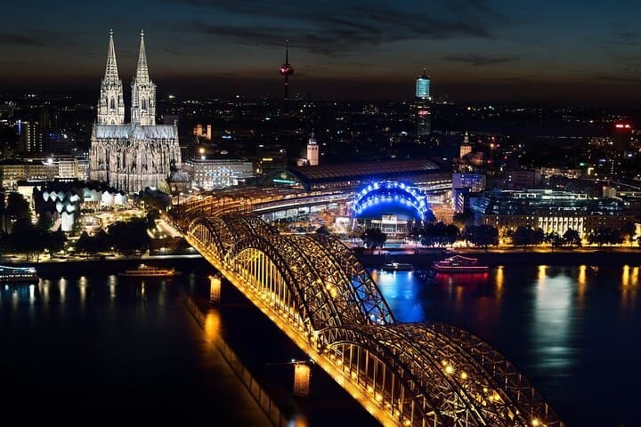 Cologne Private Roundtrip transfer incl. chocolate museum tickets