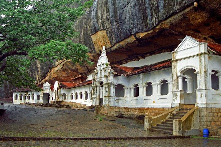 2-dages tur til Sigiriya Dambulla & Minneriya fra Negombo